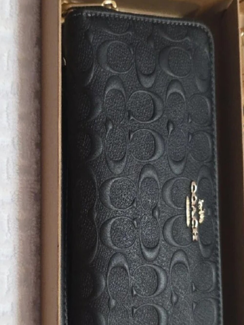 Coach Blk CF464 Long Zip Wallet/Wristlet w Strap and Charm. Like New-Barely Used - Picture 4 of 17